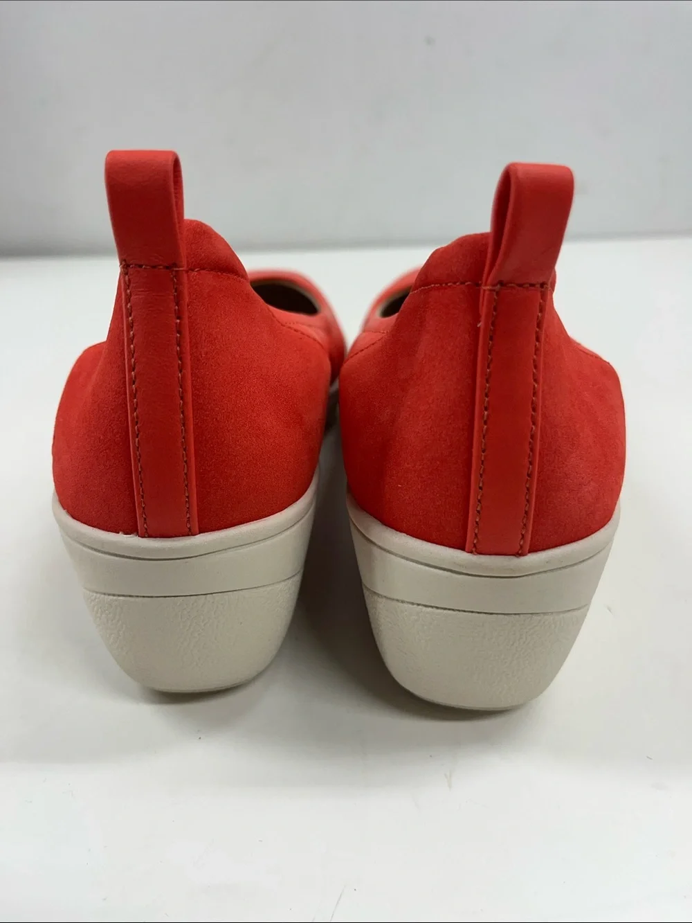 Brand New Vionic Jacey Slip-On Wedge Shoes Poppy Size 7.5